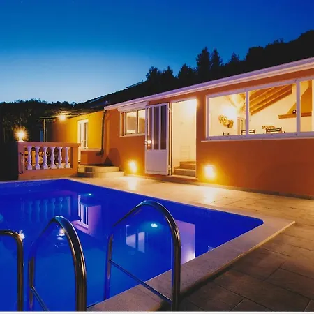 Holiday Nina - Two Bedroom Holiday With Pool And Sea View *