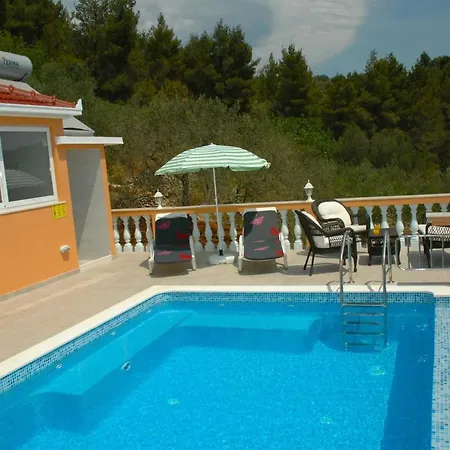 Holiday Nina - Two Bedroom Holiday With Pool And Sea View شقة *