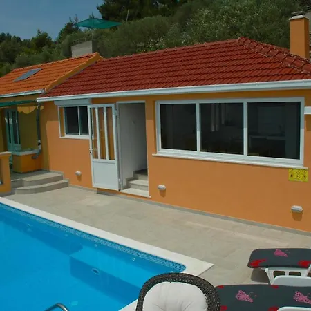 شقة Holiday Nina - Two Bedroom Holiday With Pool And Sea View