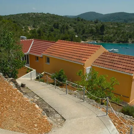 Holiday Nina - Two Bedroom Holiday With Pool And Sea View