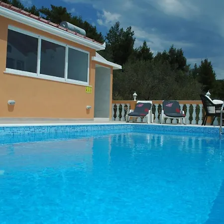 Holiday Nina - Two Bedroom Holiday With Pool And Sea View شقة