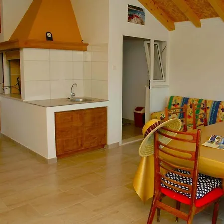 Holiday Nina - Two Bedroom Holiday With Pool And Sea View فيلا لوكا