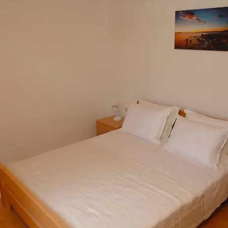 Holiday Nina - Two Bedroom Holiday With Pool And Sea View شقة *