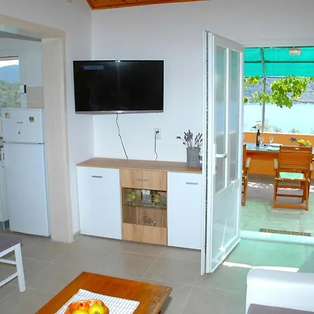 Holiday Nina - Two Bedroom Holiday With Pool And Sea View