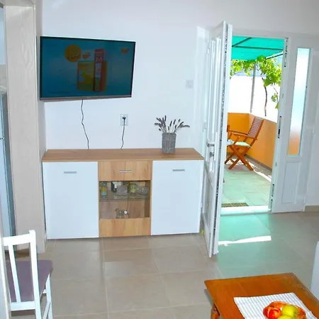 Holiday Nina - Two Bedroom Holiday With Pool And Sea View Apartment Vela Luka