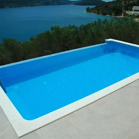 Holiday Nina - Two Bedroom Holiday With Pool And Sea View Apartment