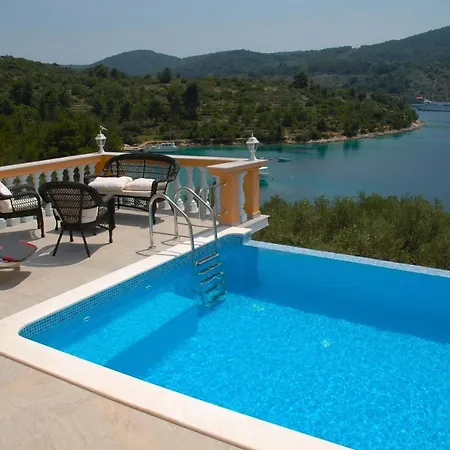 Holiday Nina - Two Bedroom Holiday With Pool And Sea View