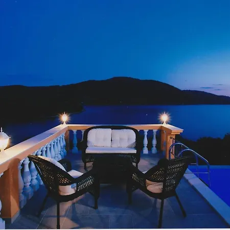 Holiday Nina - Two Bedroom Holiday With Pool And Sea View *