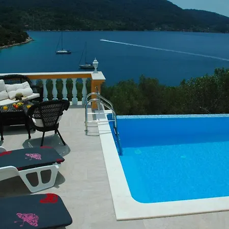 Holiday Nina - Two Bedroom Holiday With Pool And Sea View Vela Luka
