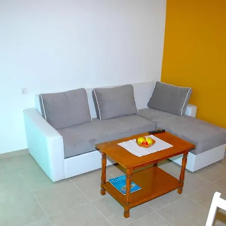 Holiday Nina - Two Bedroom Holiday With Pool And Sea View Vela Luka