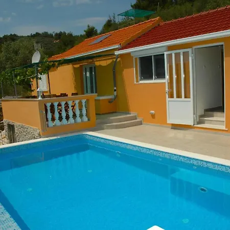 Apartment Holiday Nina - Two Bedroom Holiday With Pool And Sea View Vela Luka