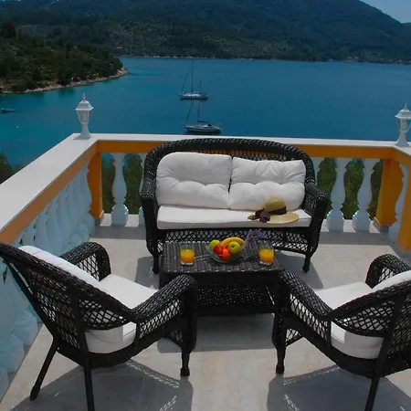Holiday Nina - Two Bedroom Holiday With Pool And Sea View Vela Luka