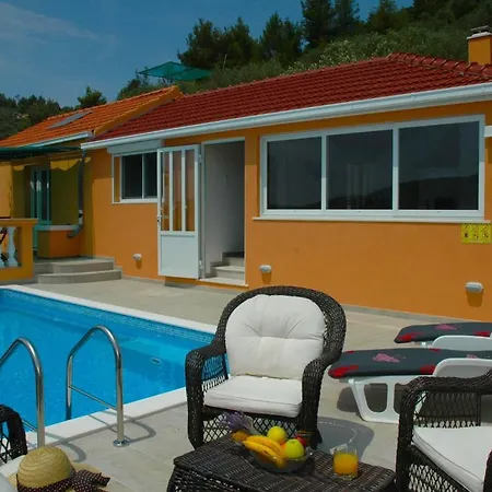 Holiday Nina - Two Bedroom Holiday With Pool And Sea View Vela Luka