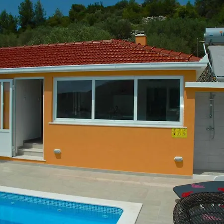 Holiday Nina - Two Bedroom Holiday With Pool And Sea View Apartment